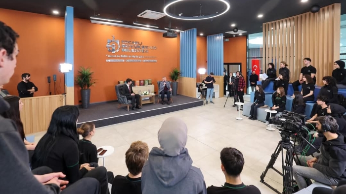 Sanat Kafe, Başkan Büyükakın’ın söyleşisiyle açıldı